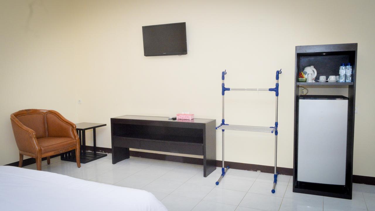 Uni Beach Hotel Pangandaran Quarto foto